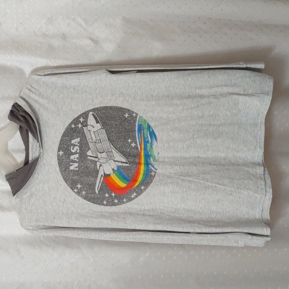 NWT Men's BuzzAldrin Hoodie Tee, size XL
